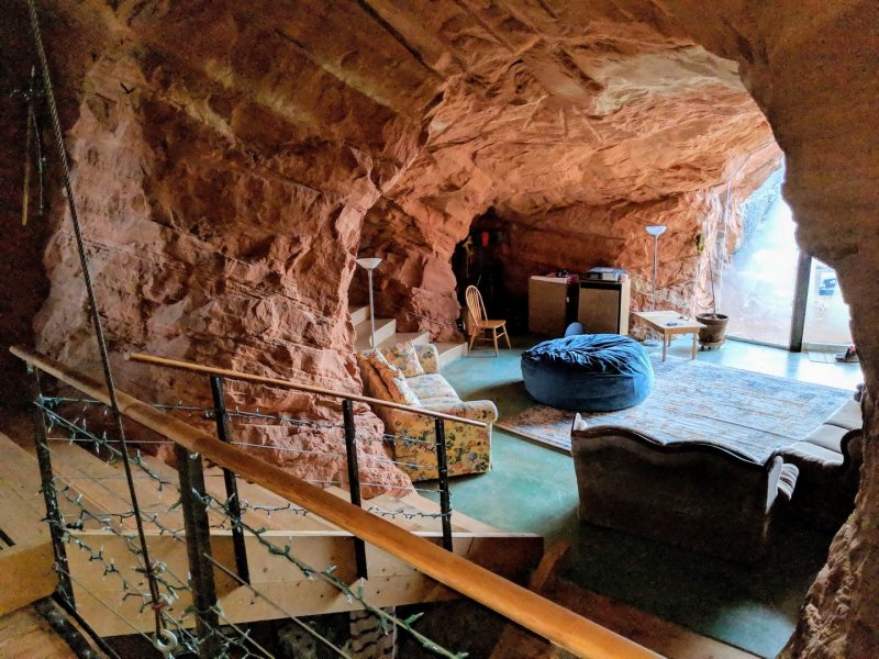 Пещерный дворец Cave Palace Ranch, Юта, США