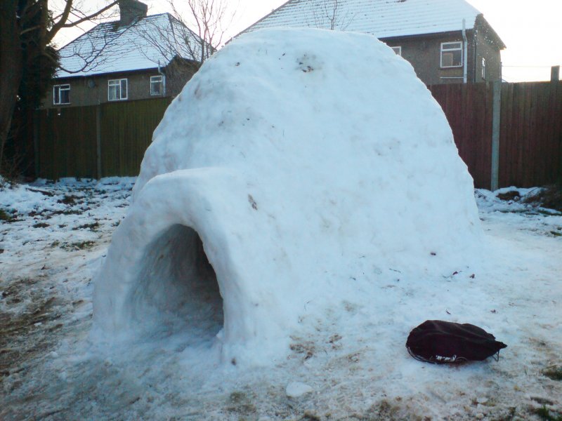 Хижина из снега
