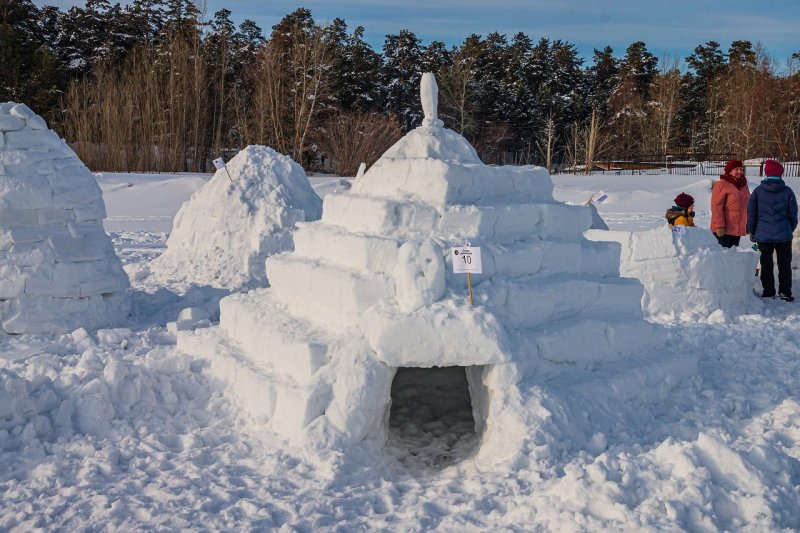 Постройки в снегу