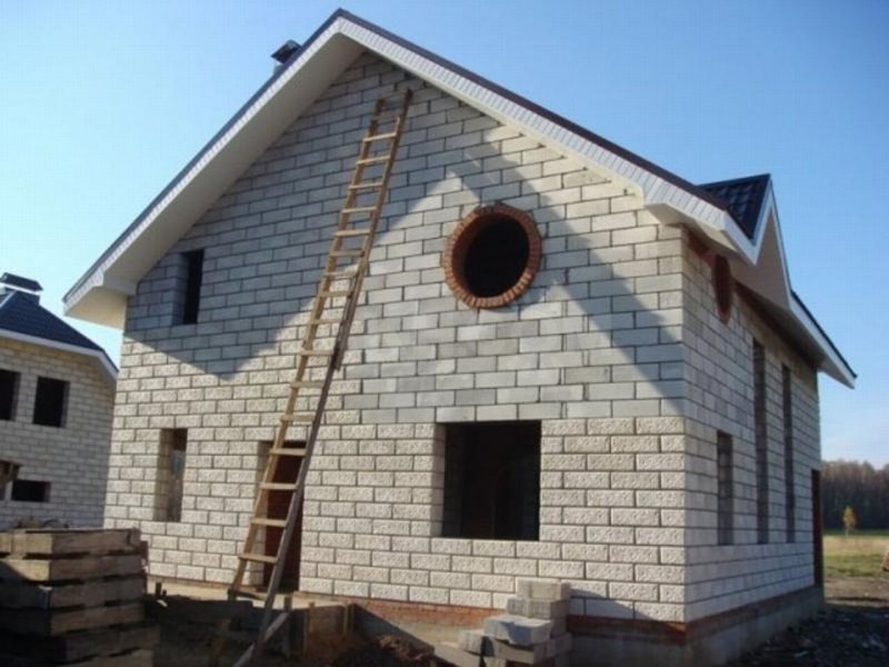 Дом пеноблок стройка