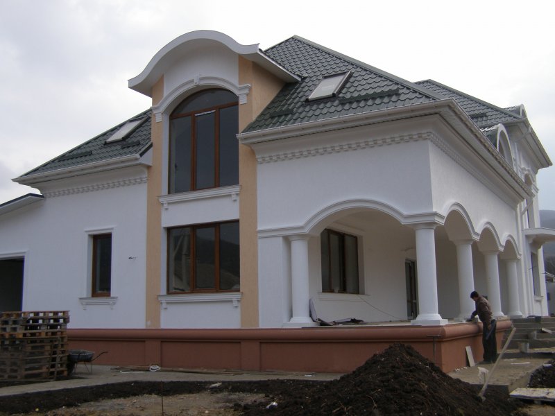 Фасады частных домов с арками