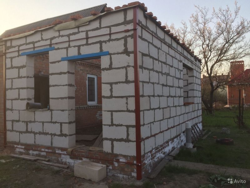 Стяжки на фасадах домов
