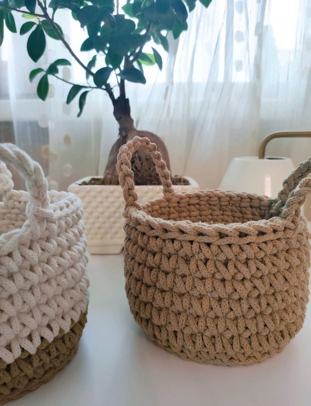 Вязаные корзинки с ручками