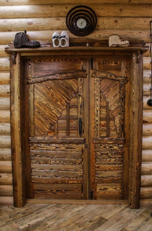 Двери из массива под старину