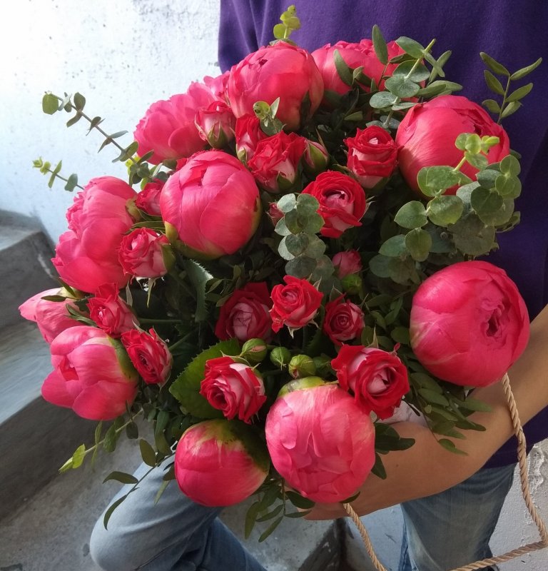 Живые цветы букет пионы