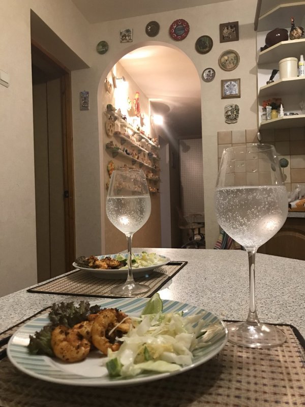Ужин на двоих на кухне