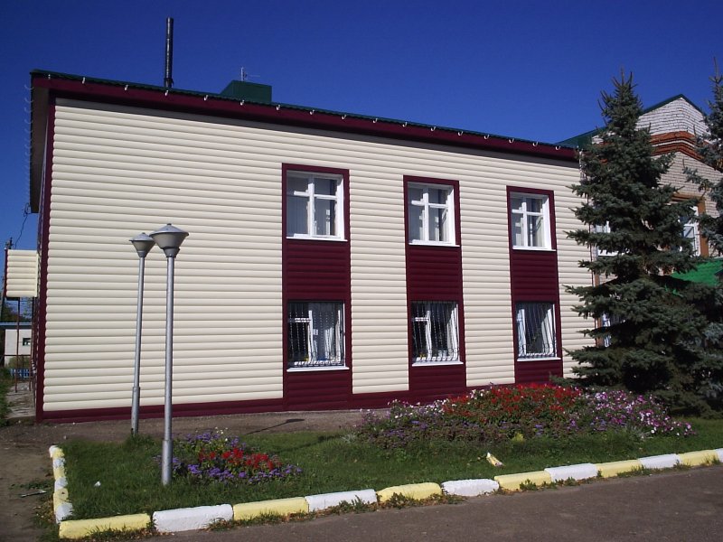 Фасад школы сайдингом