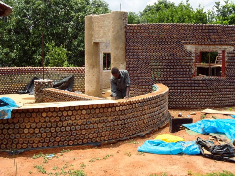 Пластиковые бутылки в строительстве
