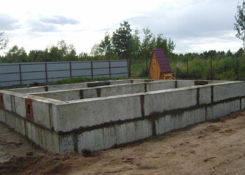 Ленточный фундамент ФБС