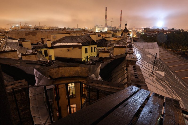 Крыши Питера ночью