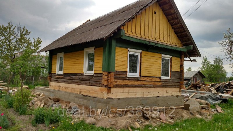 Перестройка крыши старого бревенчатого дома