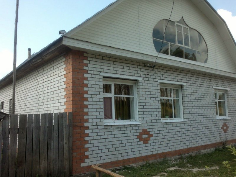 Сельские кирпичные дома