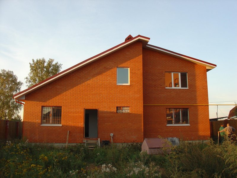 Кирпичный домик в деревне
