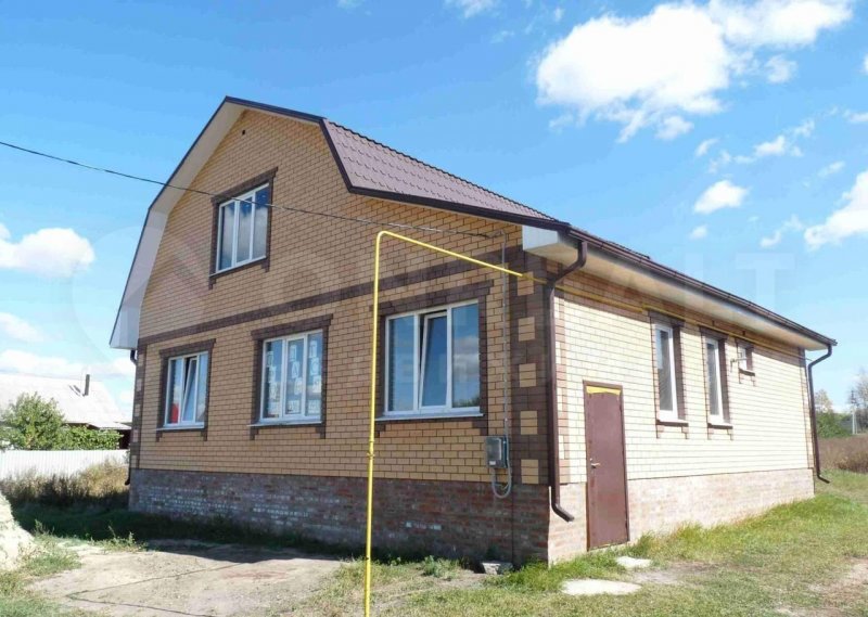 Деревенский кирпичный дом