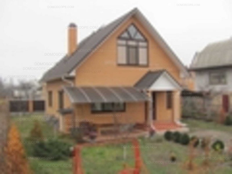 Частный дом в селе из кирпича