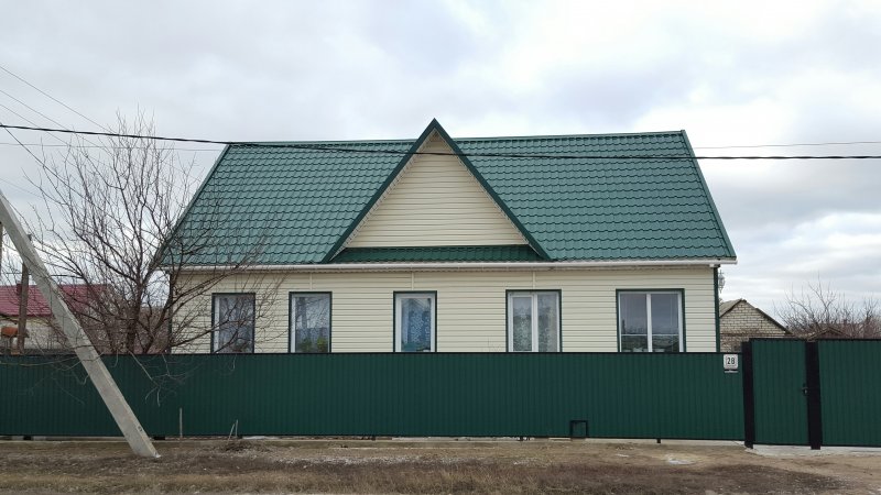 Цвет сайдинга под зеленую крышу