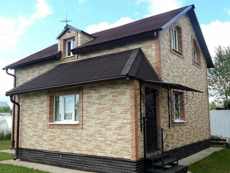 Отделка дома сайдингом под камень