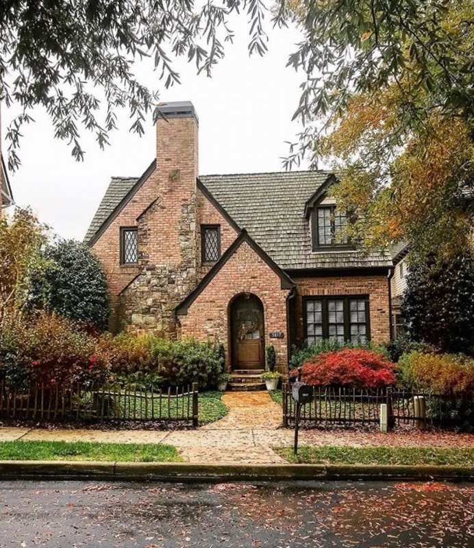 Стиль Тюдор (Tudor Revival Cottage)