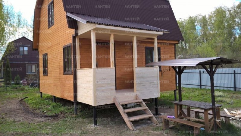 Пристрой к дачному дому с крыльцом