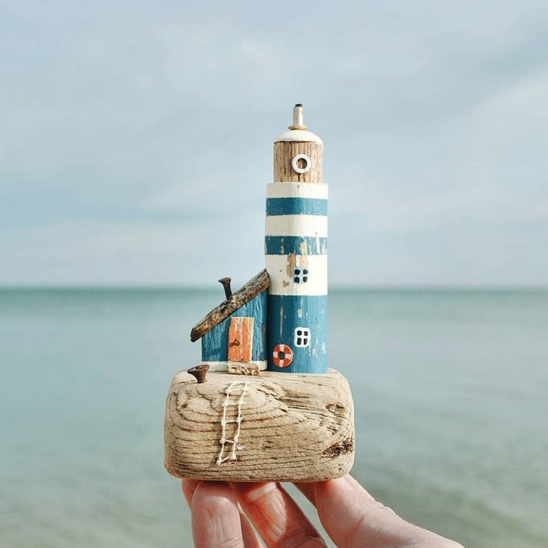 Домики из морских деревяшек