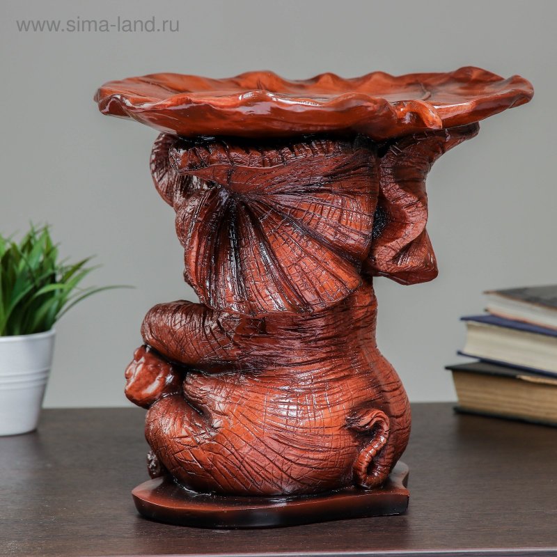 Фигурки из красного дерева