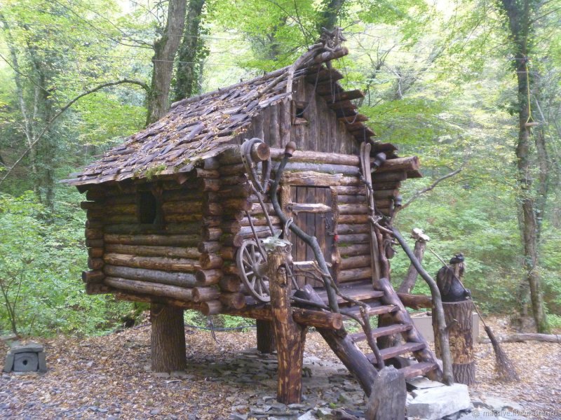 Домик на курьих ножках