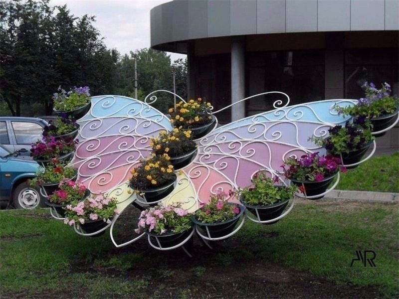 Фигуры из живых цветов