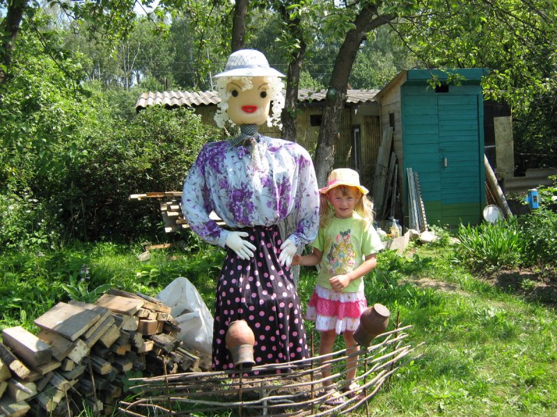 Чучело для украшения сада