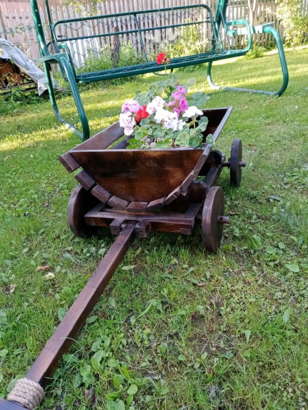 Телега цветник