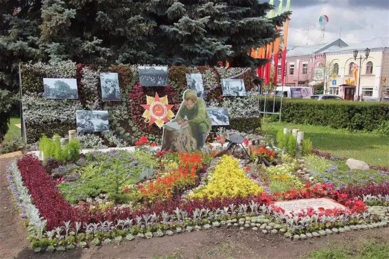 Композиция из цветов ко Дню Победы