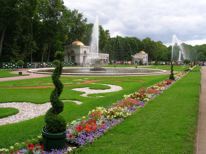 Петергоф партерные цветники
