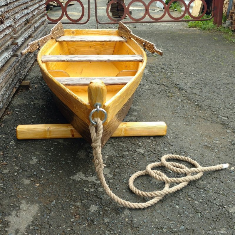 Цветник в лодке