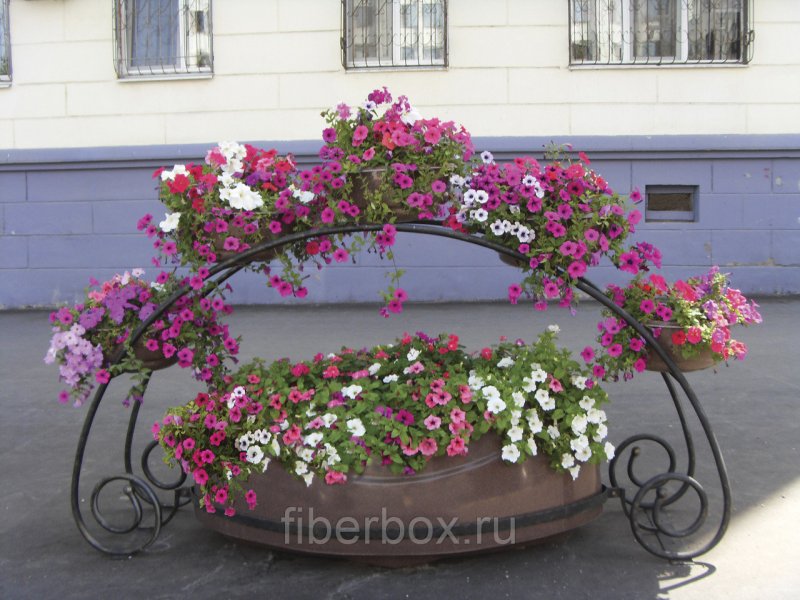 Уличные подставки для цветов