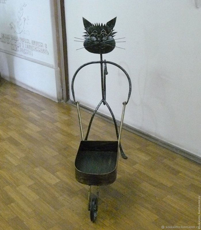 Подставка для цветов кованая кот