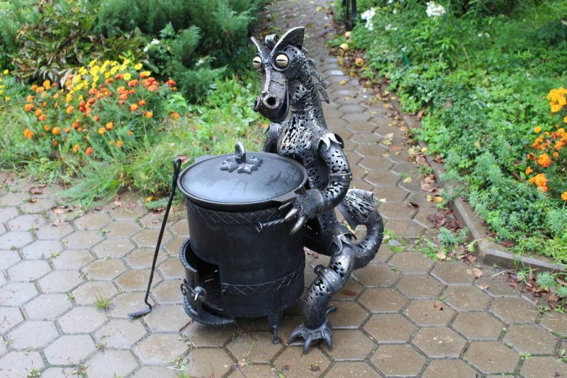 Кованые фигуры для сада