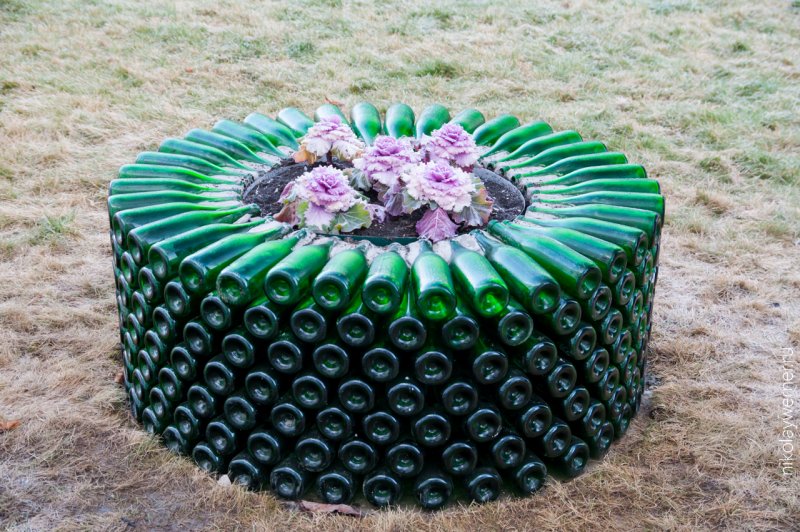 Клумбы из пластиковых бутылок
