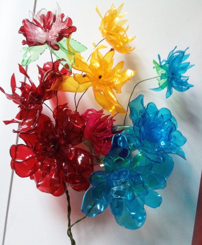 Из пластмассовых бутылок