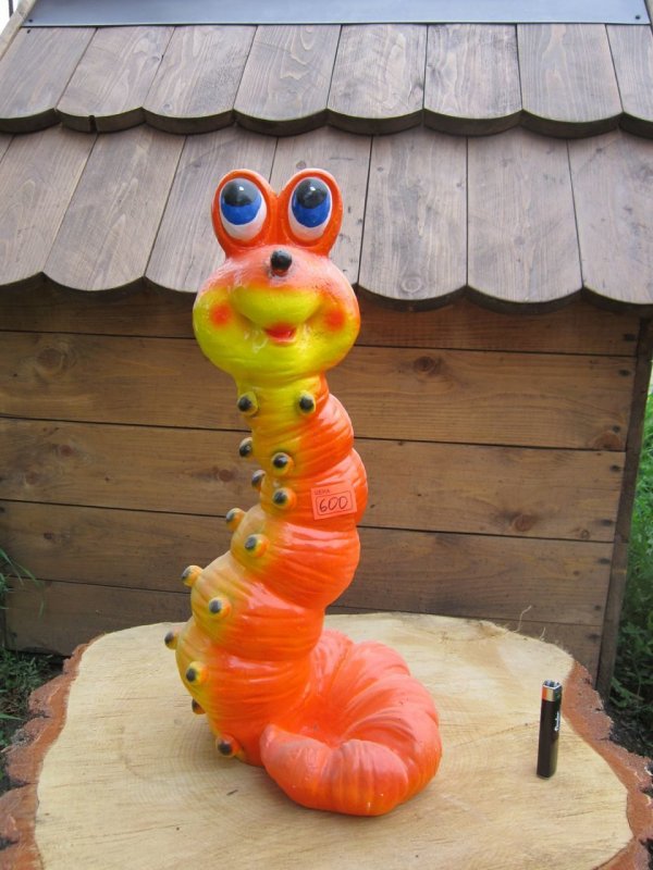Гусеница из гипса