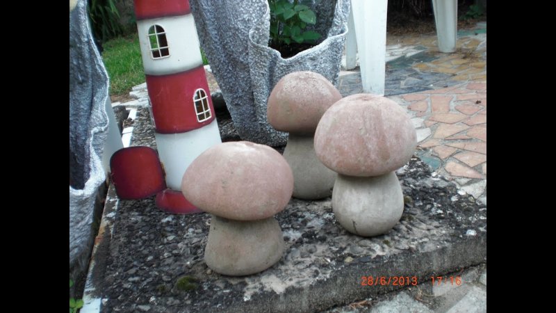 Фигурки из бетона и колготок