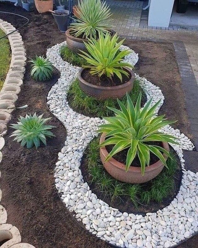 Клумба из камней