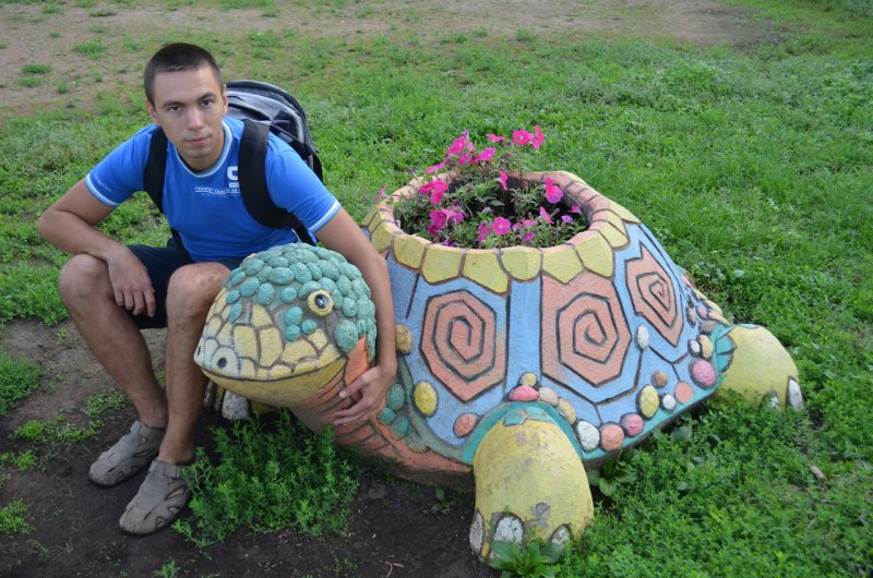 Черепаха из шин для сада