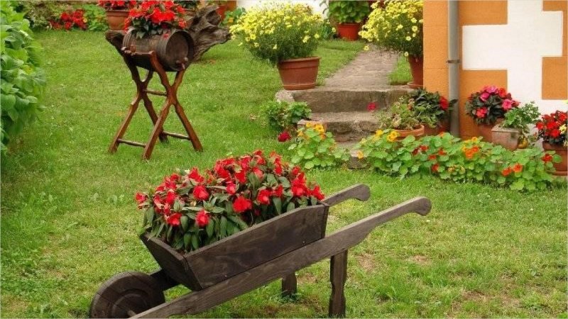 Цветник в сельском стиле