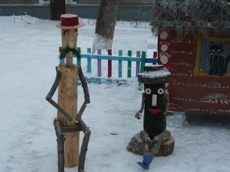 Человечек из бревна для сада