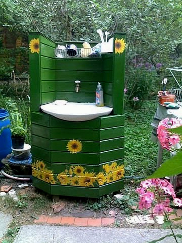 Цветник из старого умыва