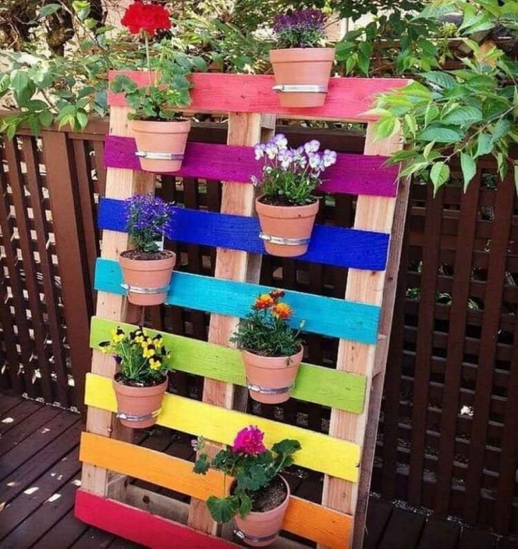 Клумба из паллет