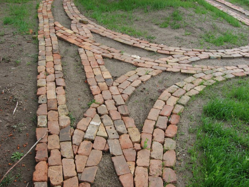 Садовые дорожки из кирпича