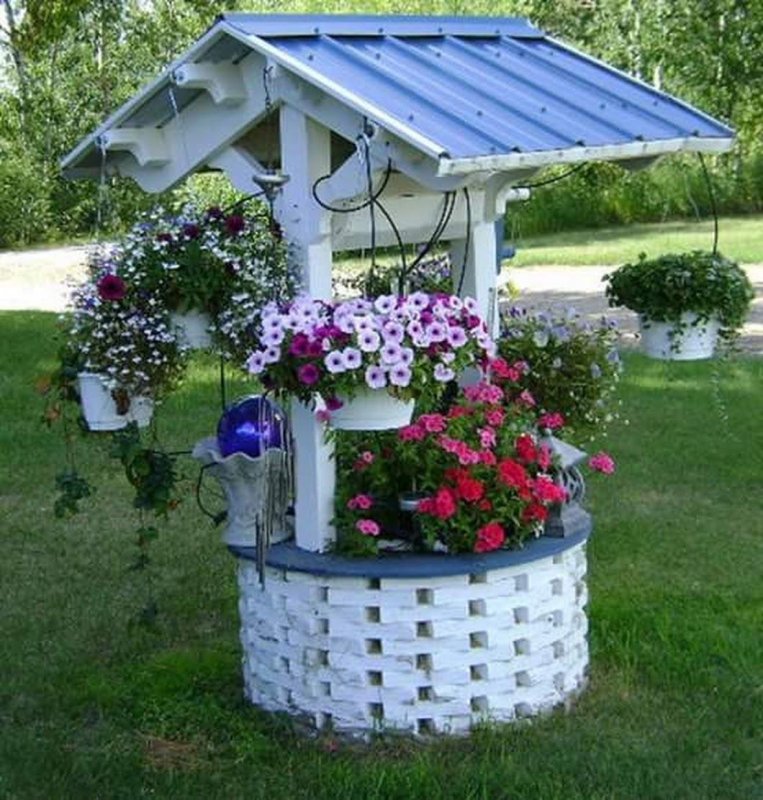 Декоративный колодец из колес