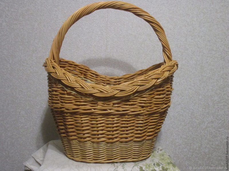 Овальные корзины из лозы