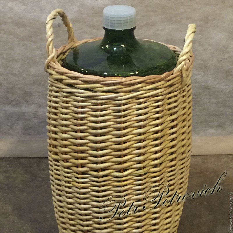 Бутыль в корзине