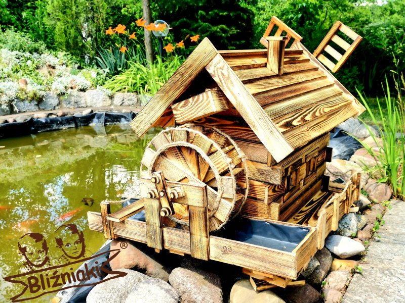 Колесо водяной мельницы